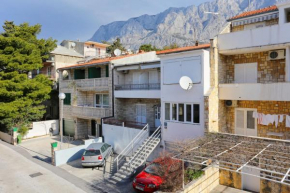 Apartments and rooms with parking space Makarska - 16449